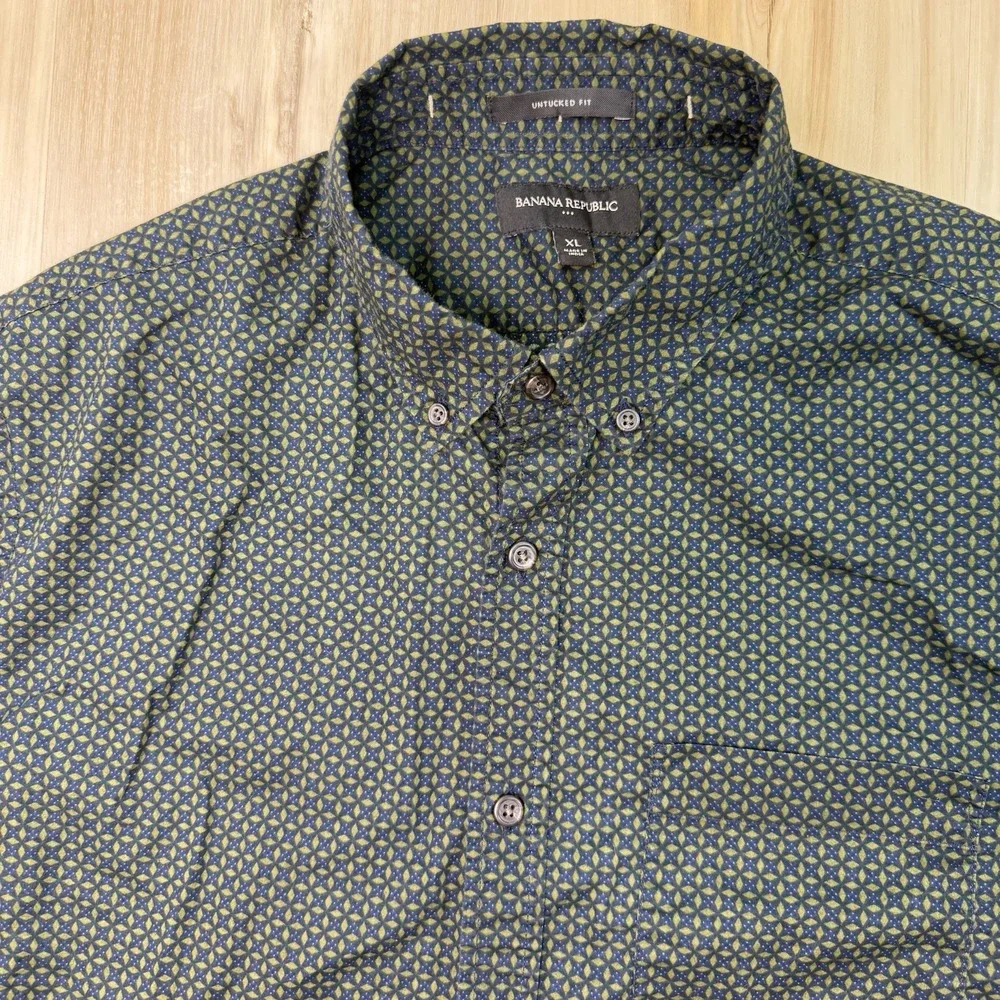 Banana Republic Mens Button Up Shirt XL Navy Pattern Untucked Fit Long Sleeve